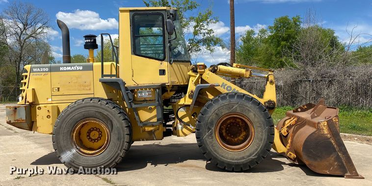 image for item MG9792 2003 Komatsu WA250-3MC  wheel loader