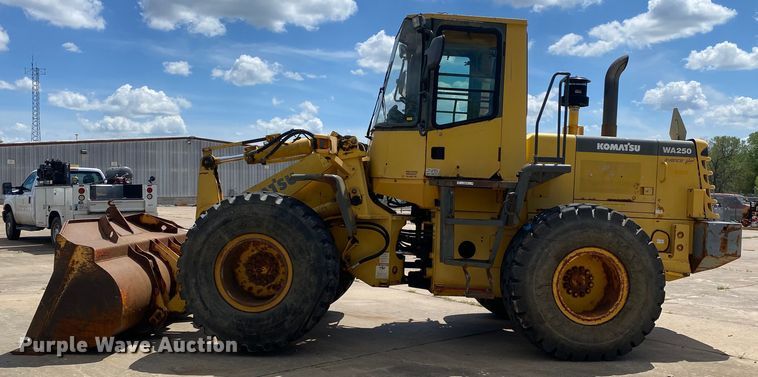 image for item MG9792 2003 Komatsu WA250-3MC  wheel loader