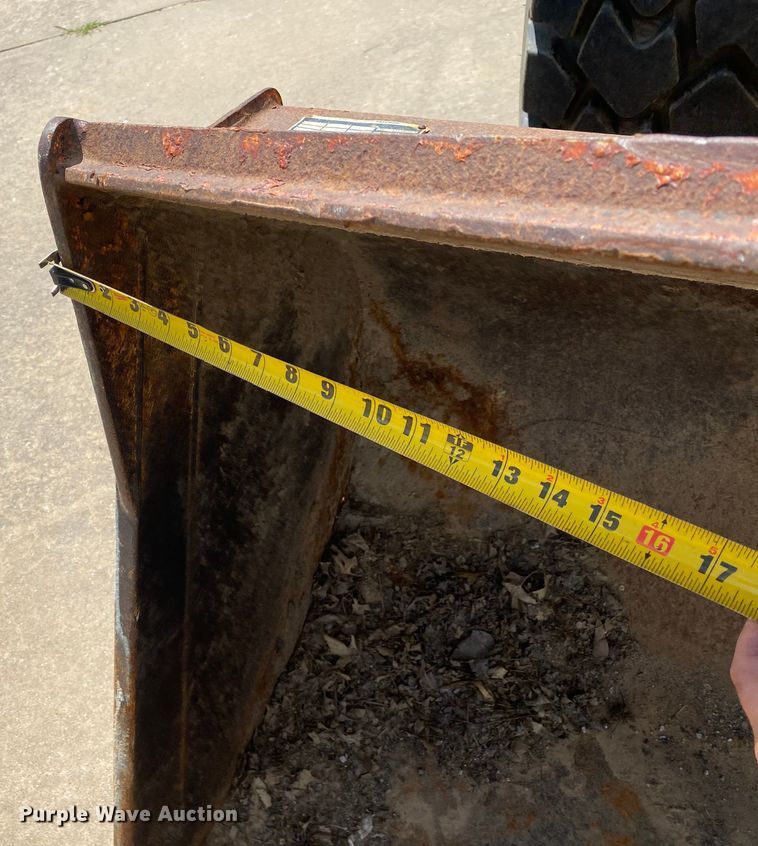 image for item MG9792 2003 Komatsu WA250-3MC  wheel loader