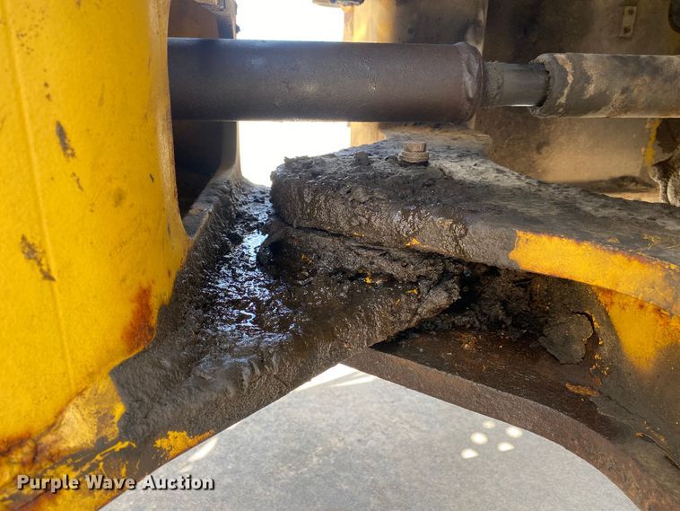 image for item MG9792 2003 Komatsu WA250-3MC  wheel loader