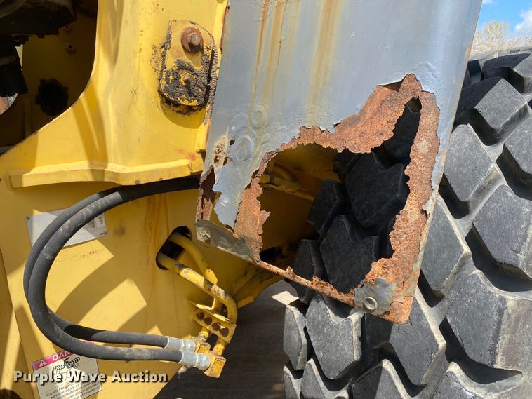 image for item MG9792 2003 Komatsu WA250-3MC  wheel loader