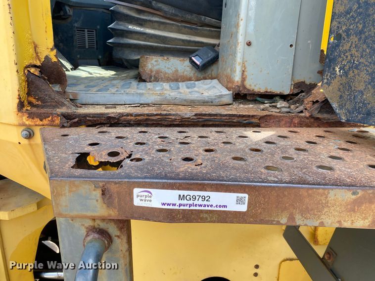 image for item MG9792 2003 Komatsu WA250-3MC  wheel loader