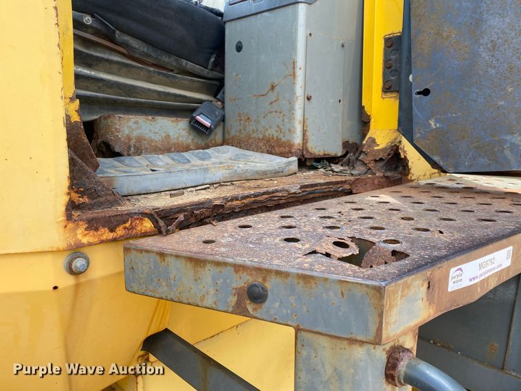 image for item MG9792 2003 Komatsu WA250-3MC  wheel loader