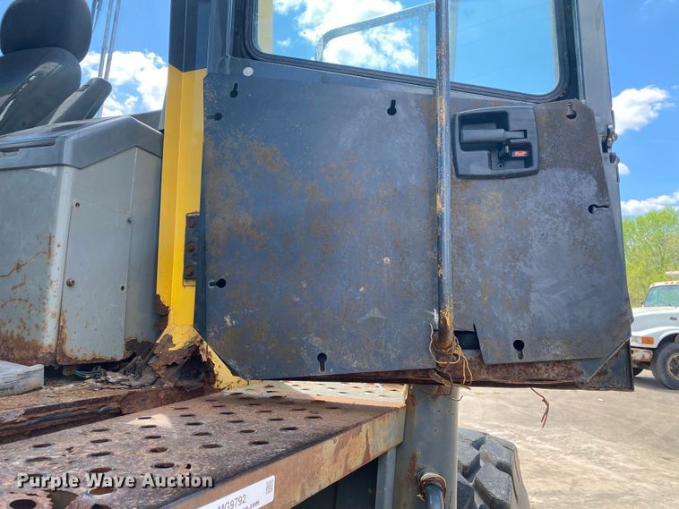 image for item MG9792 2003 Komatsu WA250-3MC  wheel loader