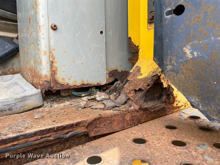 image for item MG9792 2003 Komatsu WA250-3MC  wheel loader