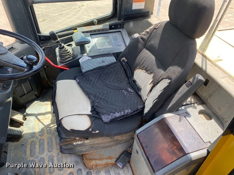 image for item MG9792 2003 Komatsu WA250-3MC  wheel loader