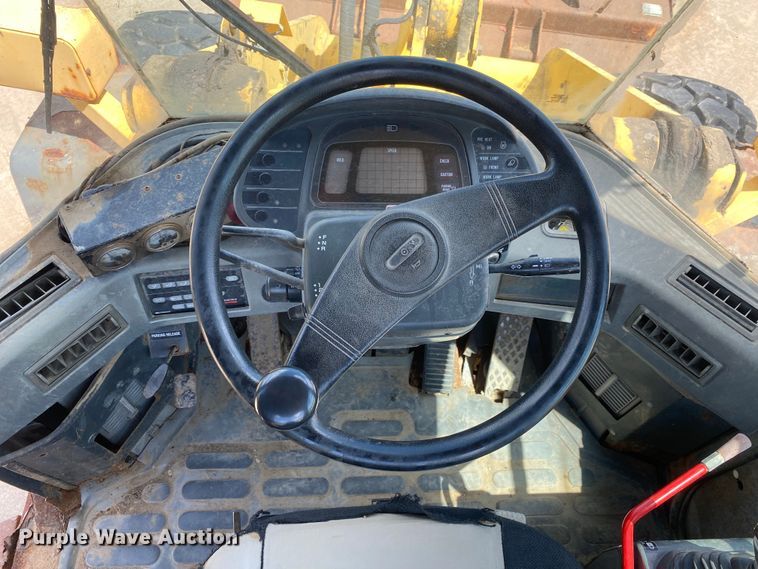 image for item MG9792 2003 Komatsu WA250-3MC  wheel loader