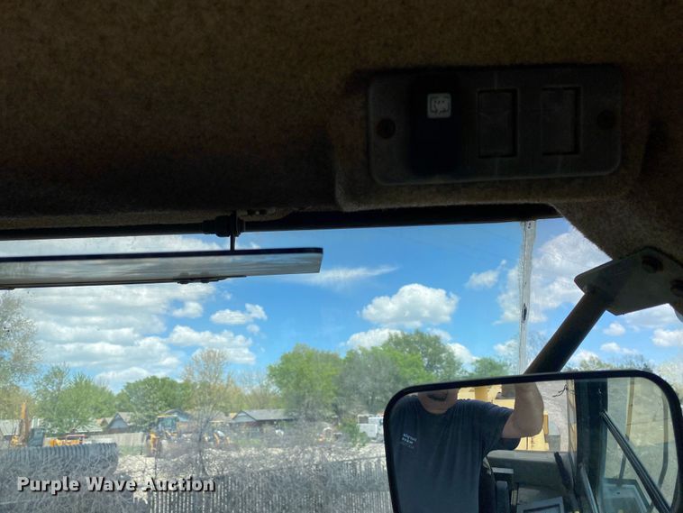 image for item MG9792 2003 Komatsu WA250-3MC  wheel loader