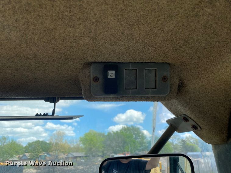 image for item MG9792 2003 Komatsu WA250-3MC  wheel loader