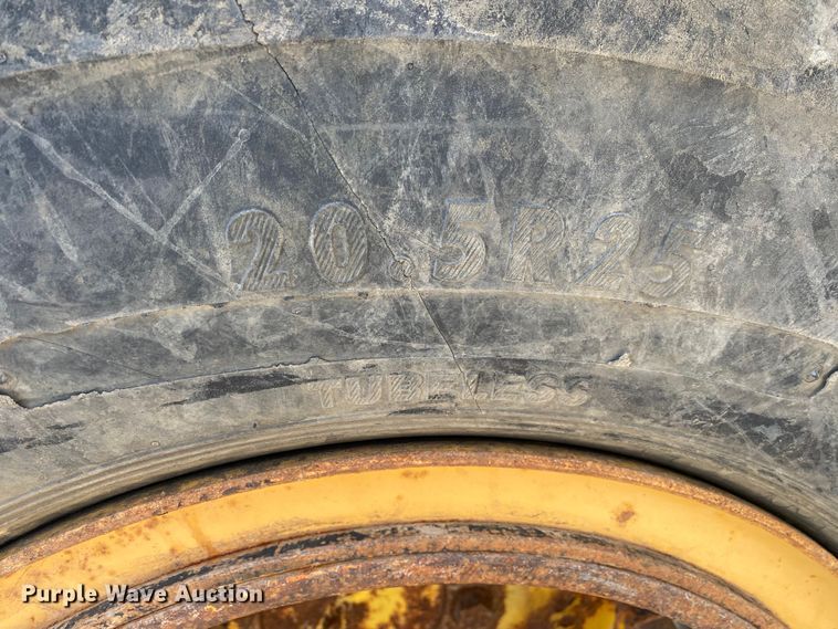 image for item MG9792 2003 Komatsu WA250-3MC  wheel loader