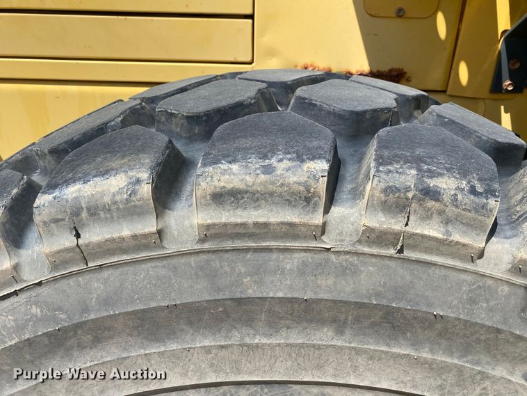 image for item MG9792 2003 Komatsu WA250-3MC  wheel loader