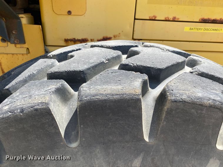 image for item MG9792 2003 Komatsu WA250-3MC  wheel loader