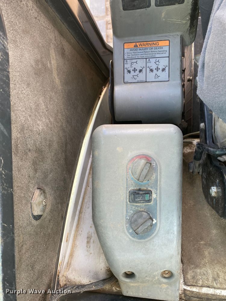 image for item MG9794 2006 Bobcat 341G  mini excavator