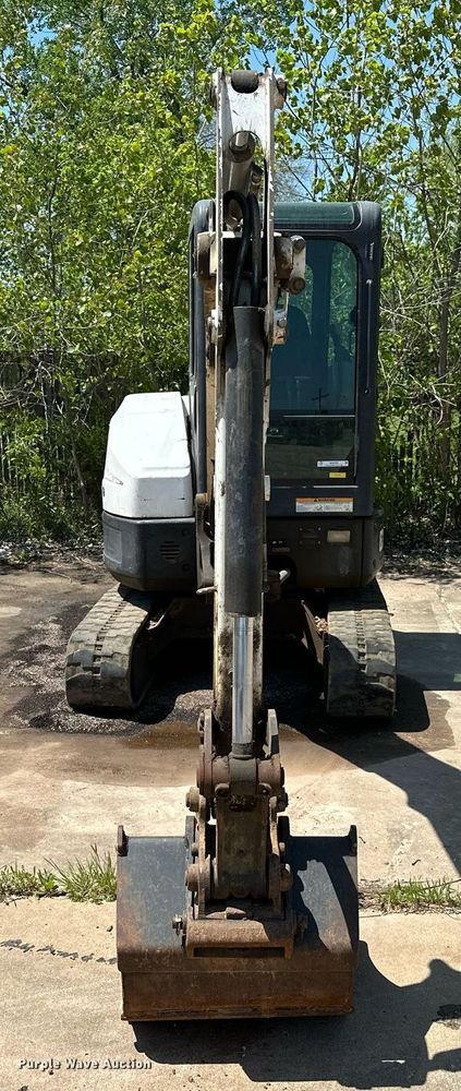 image for item MG9795 2011 Bobcat E32  mini excavator