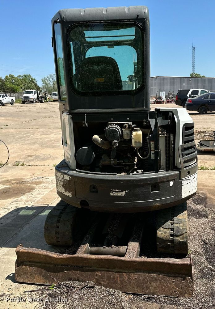 image for item MG9795 2011 Bobcat E32  mini excavator