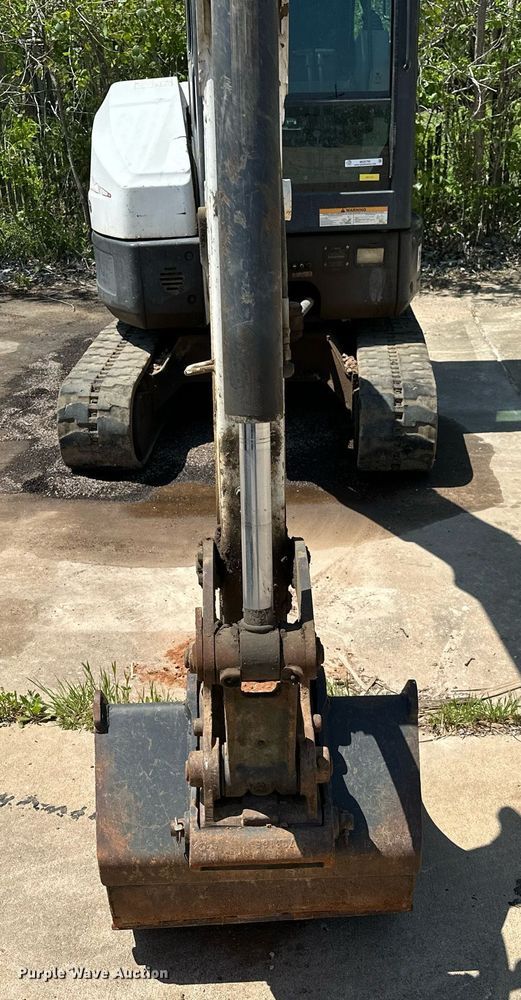 image for item MG9795 2011 Bobcat E32  mini excavator