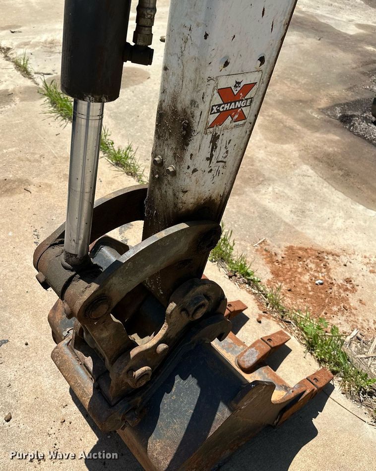 image for item MG9795 2011 Bobcat E32  mini excavator