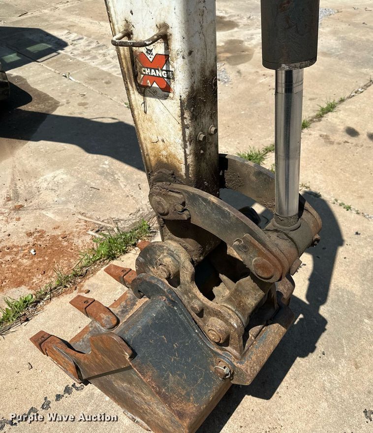 image for item MG9795 2011 Bobcat E32  mini excavator