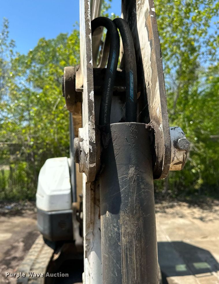 image for item MG9795 2011 Bobcat E32  mini excavator