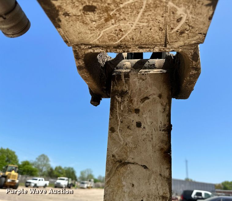 image for item MG9795 2011 Bobcat E32  mini excavator