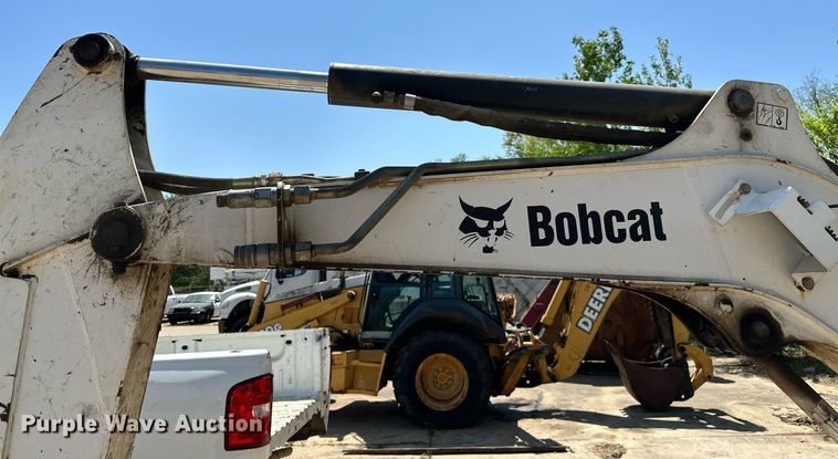 image for item MG9795 2011 Bobcat E32  mini excavator