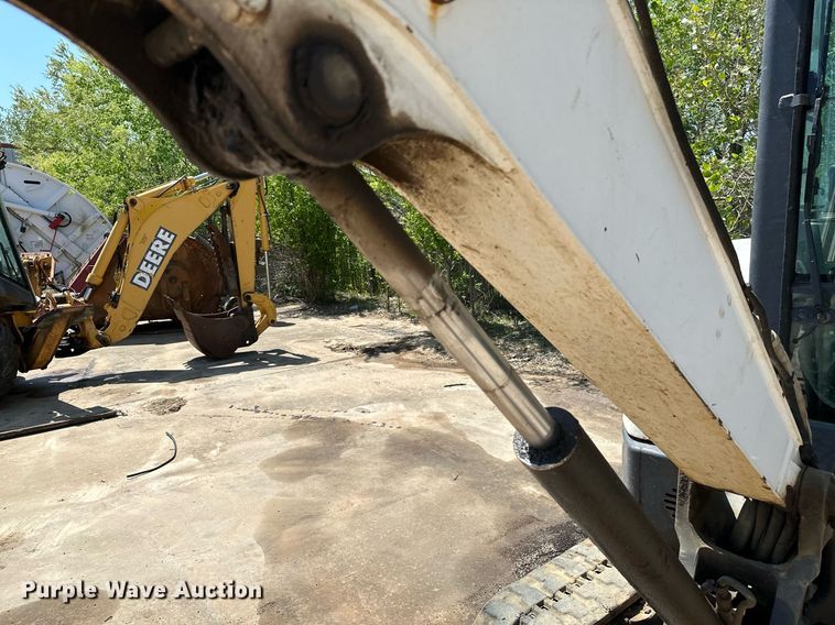 image for item MG9795 2011 Bobcat E32  mini excavator