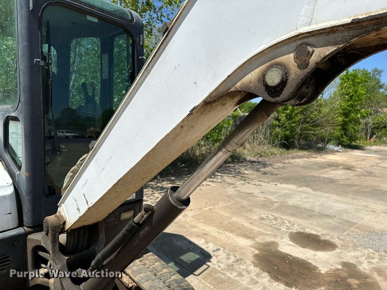 image for item MG9795 2011 Bobcat E32  mini excavator