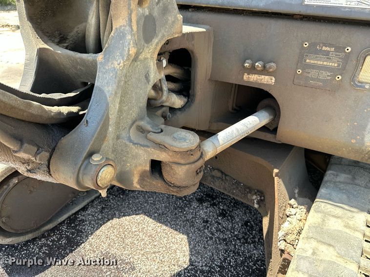 image for item MG9795 2011 Bobcat E32  mini excavator