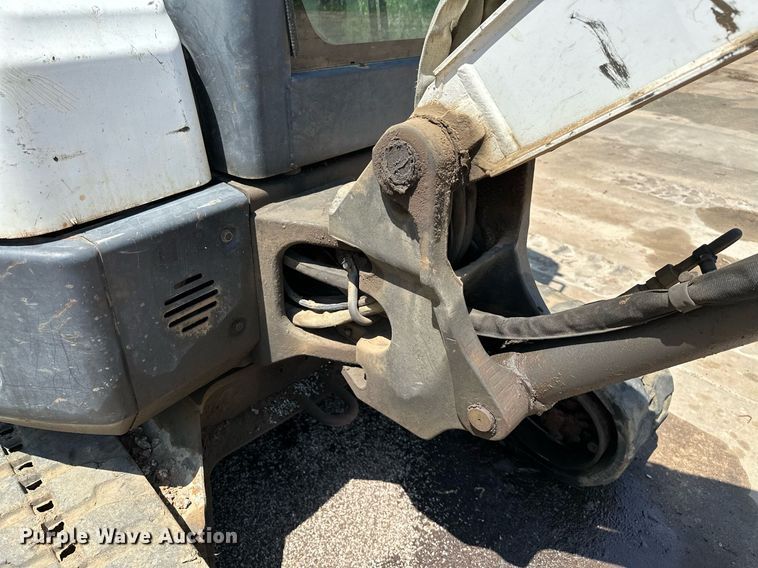 image for item MG9795 2011 Bobcat E32  mini excavator