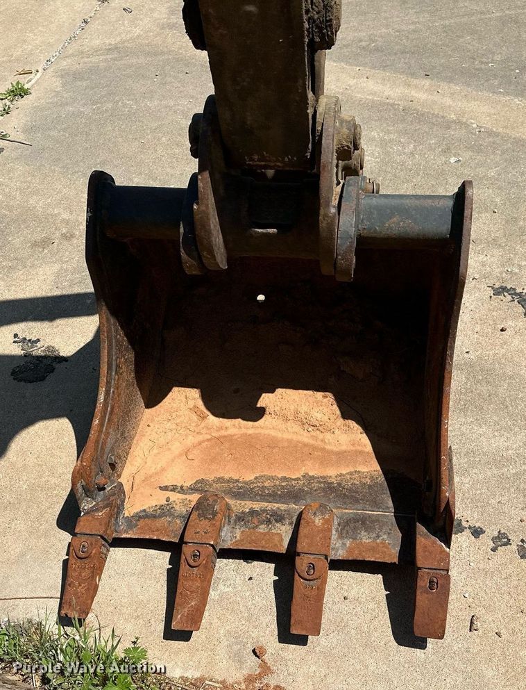 image for item MG9795 2011 Bobcat E32  mini excavator