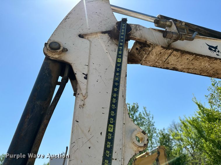 image for item MG9795 2011 Bobcat E32  mini excavator