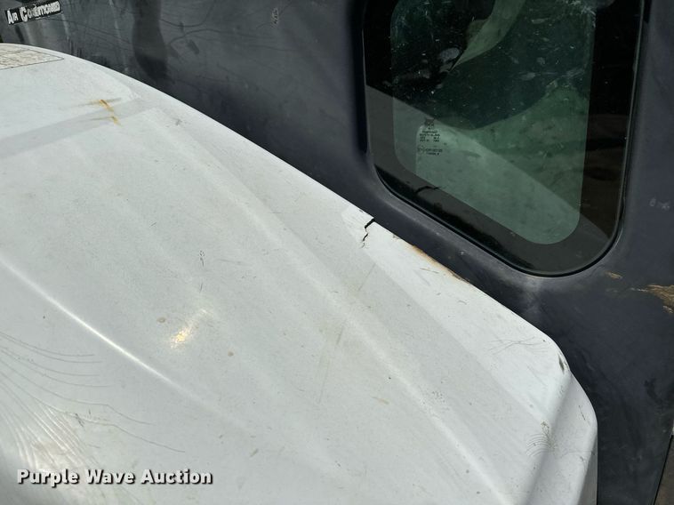 image for item MG9795 2011 Bobcat E32  mini excavator