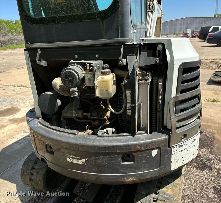 image for item MG9795 2011 Bobcat E32  mini excavator