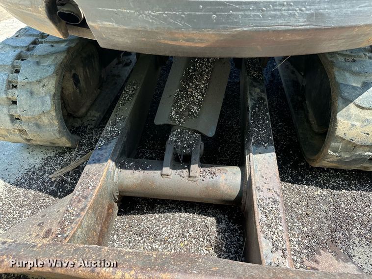 image for item MG9795 2011 Bobcat E32  mini excavator