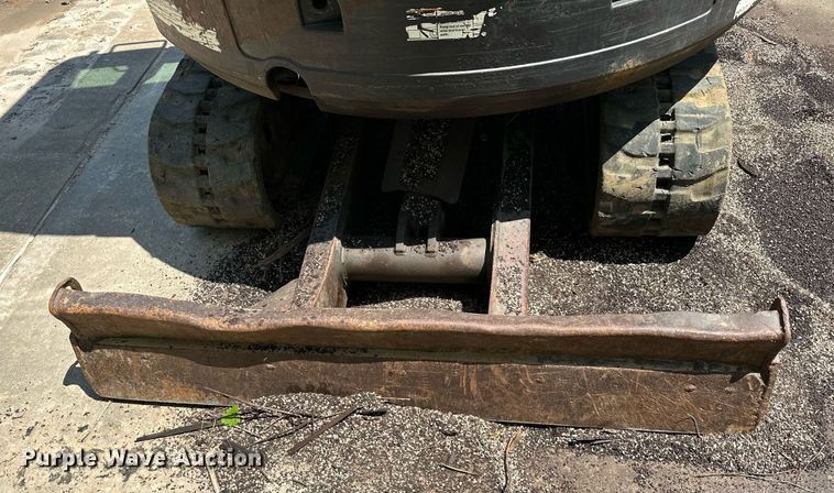 image for item MG9795 2011 Bobcat E32  mini excavator