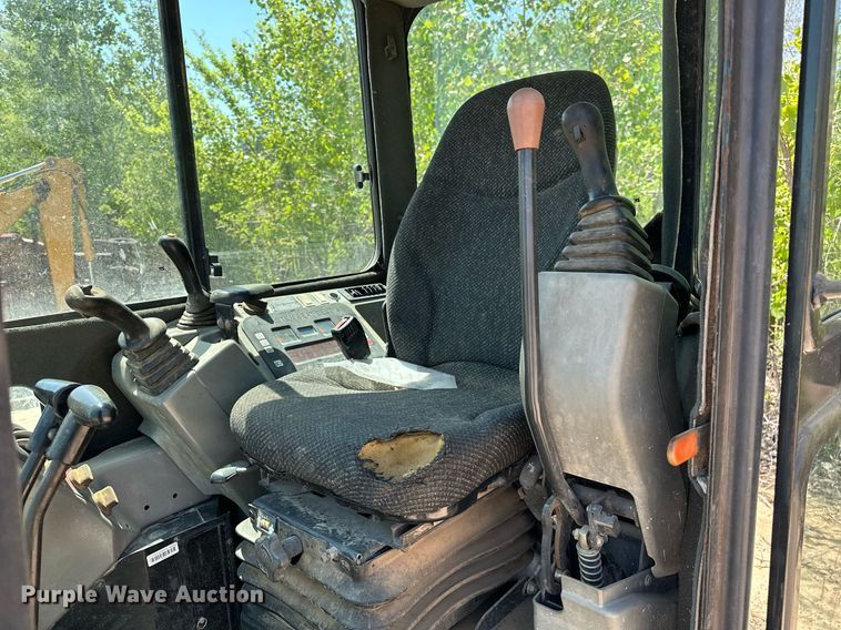 image for item MG9795 2011 Bobcat E32  mini excavator