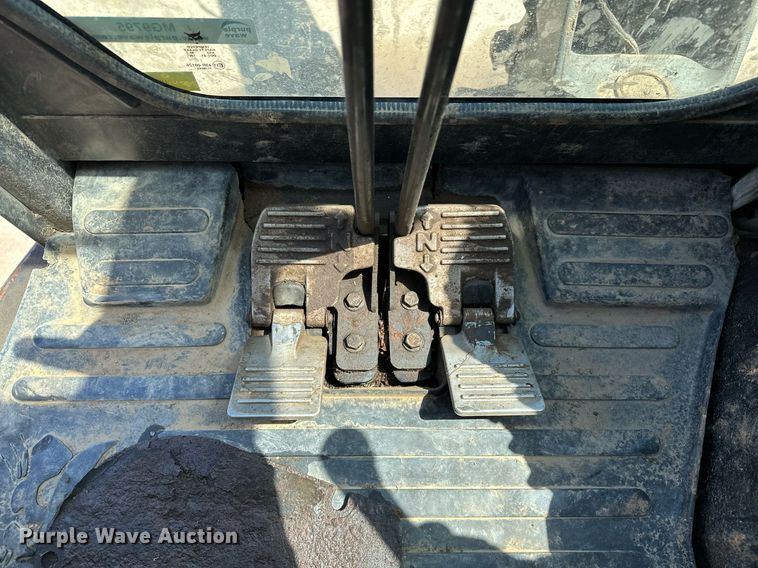 image for item MG9795 2011 Bobcat E32  mini excavator