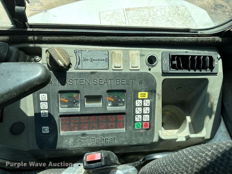 image for item MG9795 2011 Bobcat E32  mini excavator