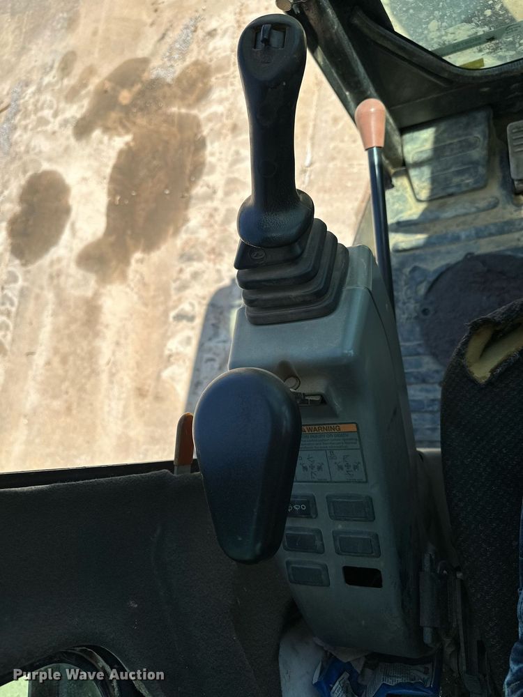 image for item MG9795 2011 Bobcat E32  mini excavator