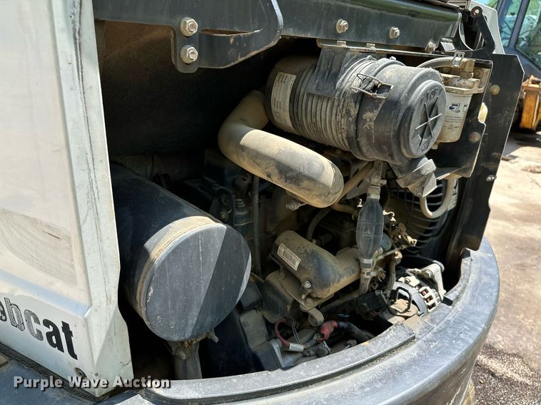 image for item MG9795 2011 Bobcat E32  mini excavator