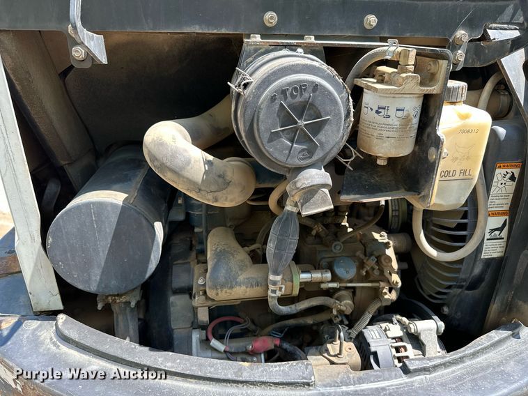 image for item MG9795 2011 Bobcat E32  mini excavator