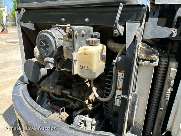 image for item MG9795 2011 Bobcat E32  mini excavator