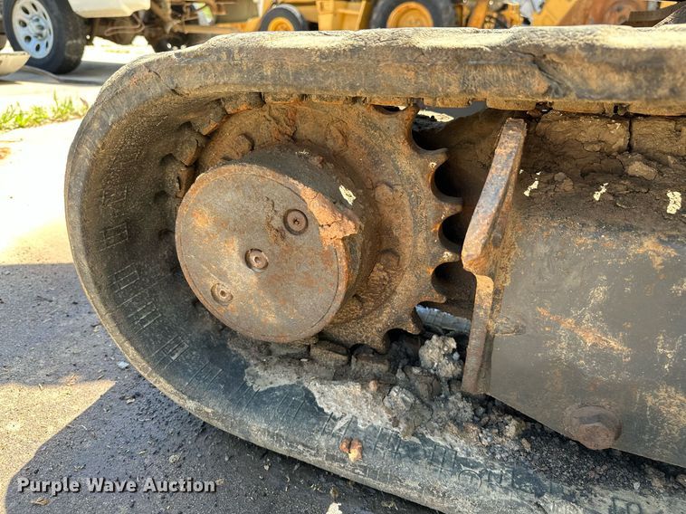 image for item MG9795 2011 Bobcat E32  mini excavator