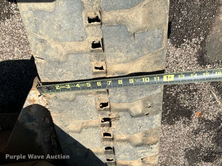 image for item MG9795 2011 Bobcat E32  mini excavator