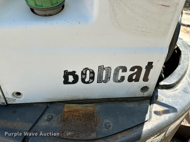 image for item MG9795 2011 Bobcat E32  mini excavator
