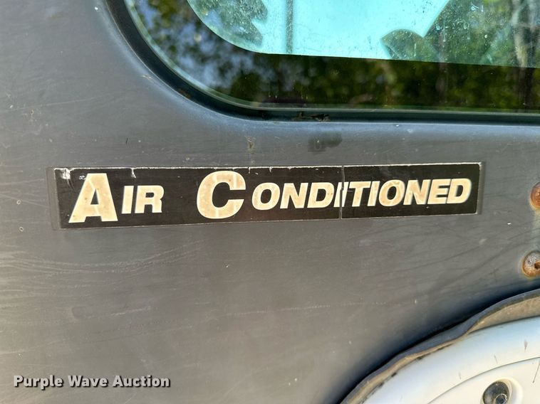 image for item MG9795 2011 Bobcat E32  mini excavator