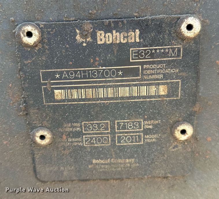 image for item MG9795 2011 Bobcat E32  mini excavator
