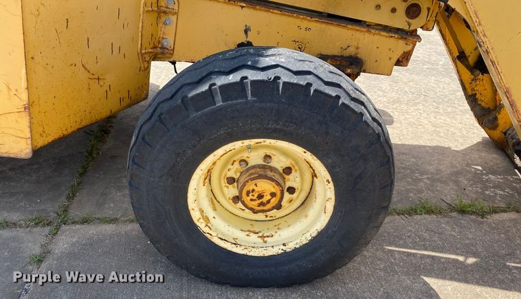 image for item MG9800 2003 John Deere 310G  backhoe