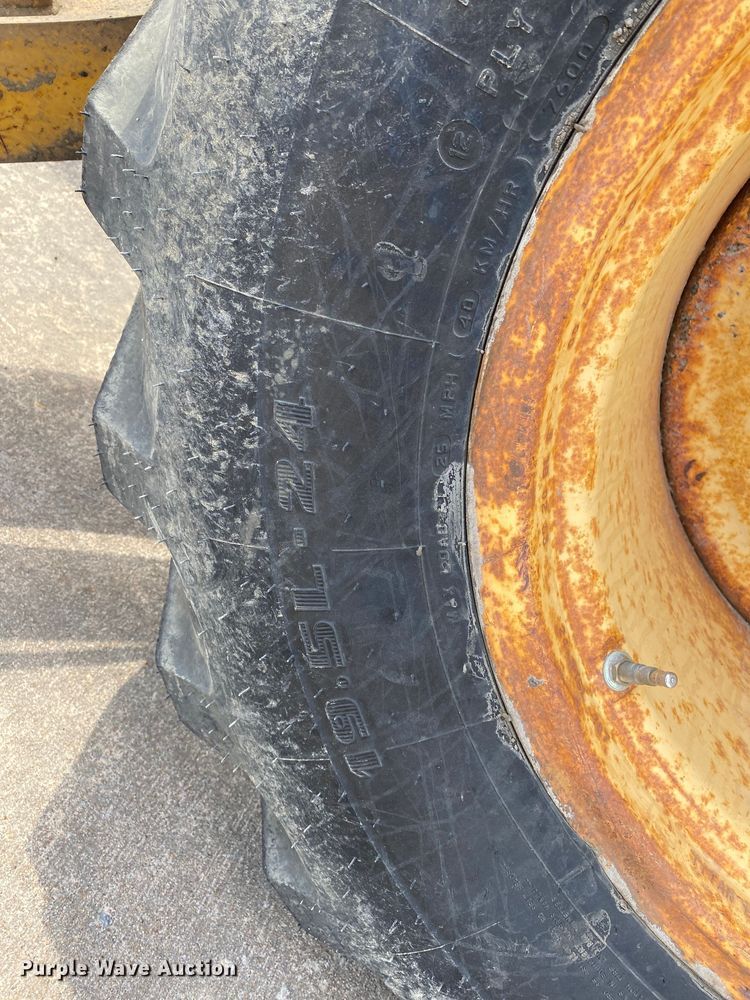 image for item MG9800 2003 John Deere 310G  backhoe