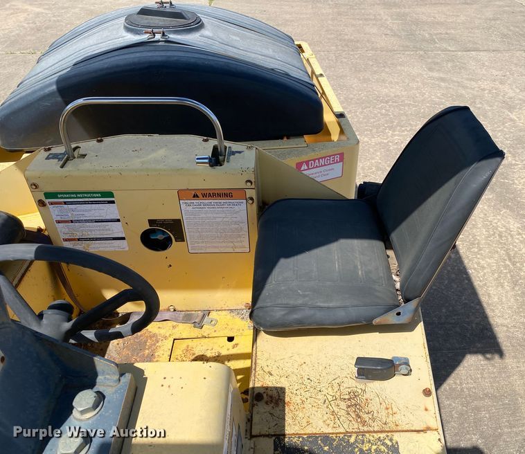 image for item MG9801 2004 Hypac C530AH  pneumatic roller